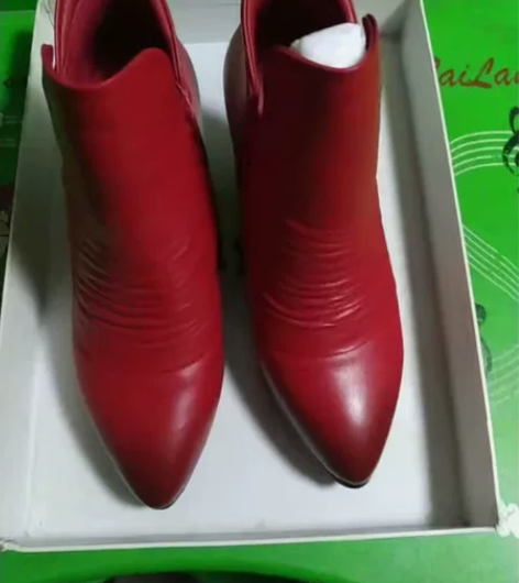 34码女兆头层牛皮专柜正品单鞋全新，货号1...