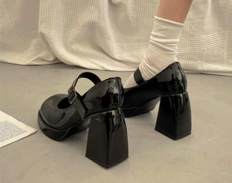 英伦风晚晚小皮鞋女秋冬粗跟黑色高跟鞋202...