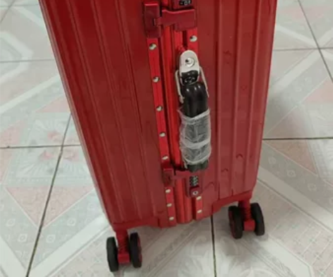 全新拉杆箱20寸！有两个黑色的！一个蓝色和...