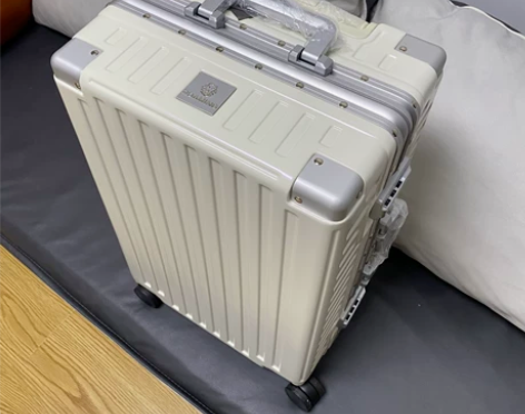 出口日本漫游旅行箱22寸行李箱铝框密码箱复...
