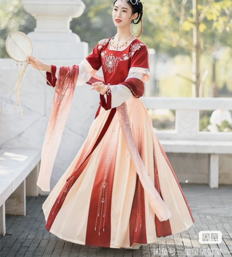 珍缕阁坦领汉服 跳舞穿过一次，几乎全新 急...