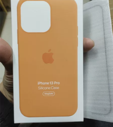 苹果13por 正品硅胶保护壳，送钢化膜。...