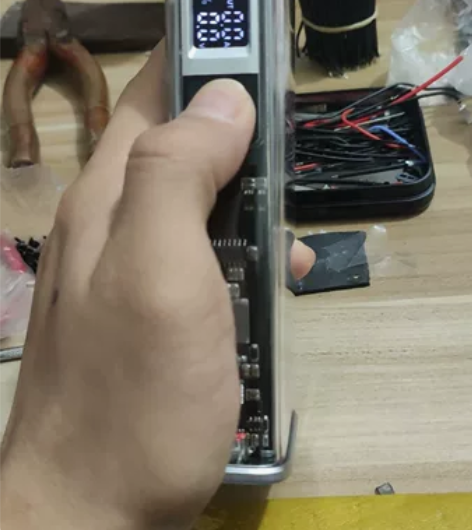 【透明朋克工业风】PD20W超级快充充电宝...