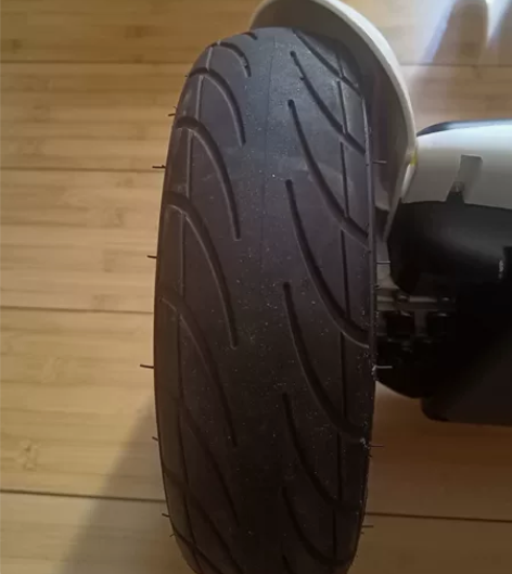 平衡车，没怎么骑轮子胎毛还有呢。电池不好用...