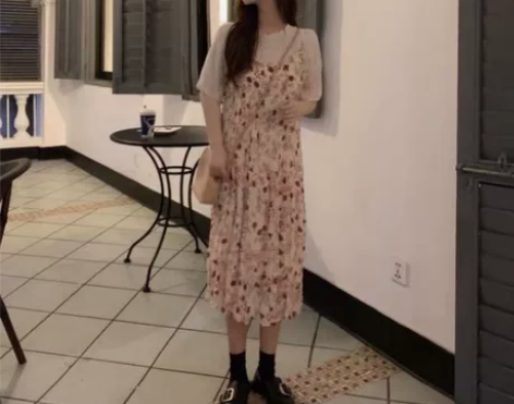 吊带碎花裙子法式桔梗连衣裙 感兴趣的话点“...