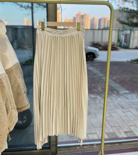 特价特价，加绒百褶裙，杏色，Ｍ码，腰围68...