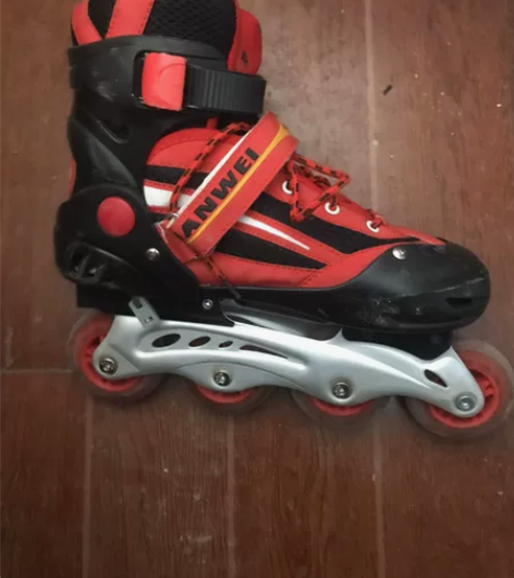 伴威溜冰鞋，滑冰鞋，可调码数，最大40 感...