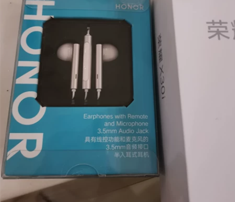 荣耀手机耳机，全新没用过，原厂耳机，圆孔的...
