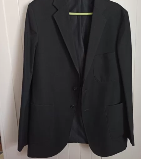 男休闲黑色西装上衣，長75.胸围100.肩...