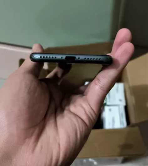 个人闲置苹果8 64g 国行,功能完好,随...