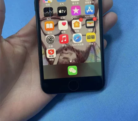 苹果8全原装，可以去店里查验，国行的，指纹...