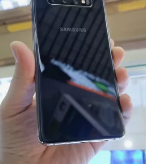 三星s10+   8+128g  曲面屏高...