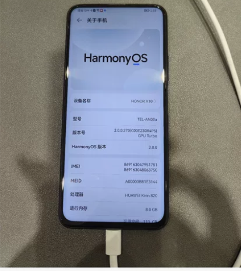荣耀X10 8+128后壳和镜头那里有两个...