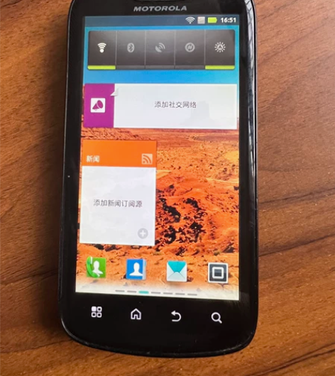 好多年前自己用的摩托罗拉XT882双卡双待...