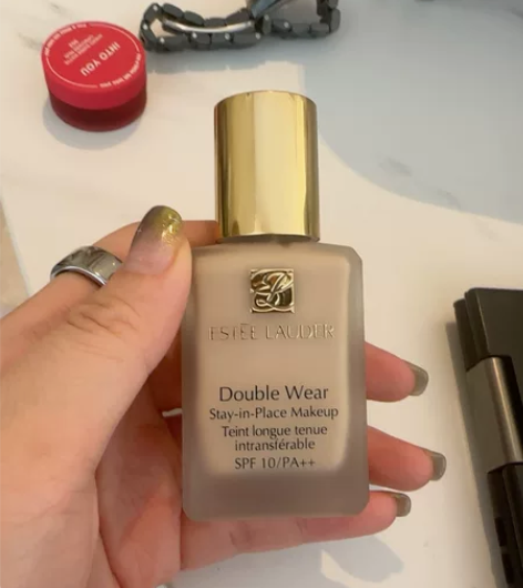 雅诗兰黛 dw 粉霜 感兴趣的话点“我想要...