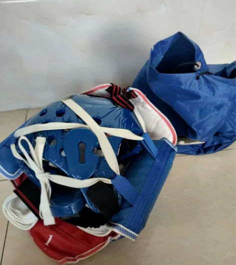 跆拳道护具，八件套，孩子不用了，闲置没地方...