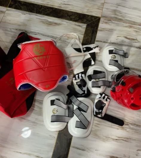 跆拳道护具 感兴趣的话点“我想要”和我私聊...