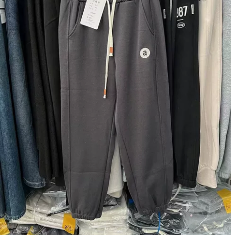 加绒加厚卫裤 L码 只穿1次下单可送在挂的...