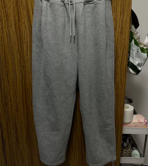 灰色加绒卫裤，均码可穿至135斤 下边可松...