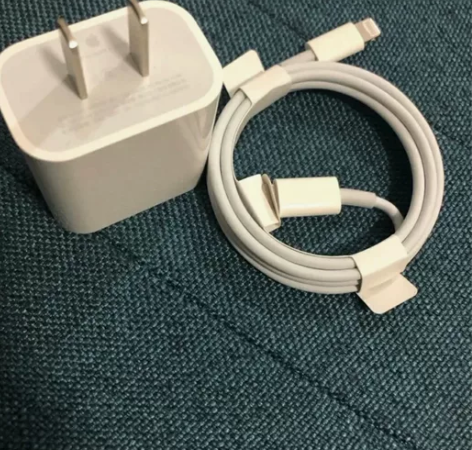 个人闲置转让苹果12 13充电器20W快充...