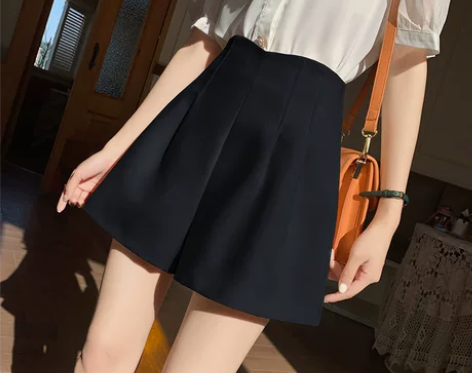 设计感杏色鱼尾西装短裤女夏季薄款高腰a字阔...