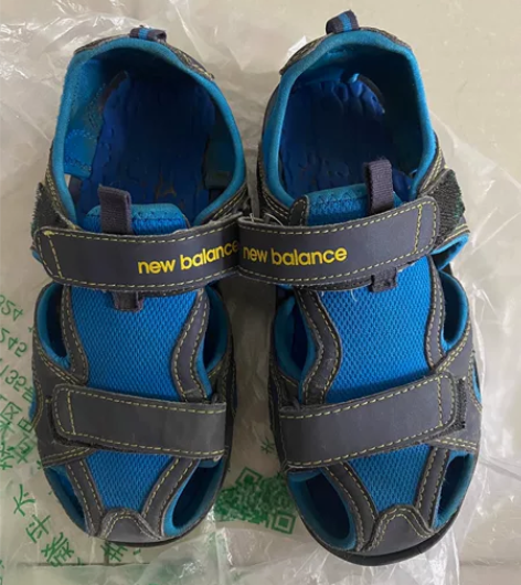 New balance新百伦男大童包头凉鞋...