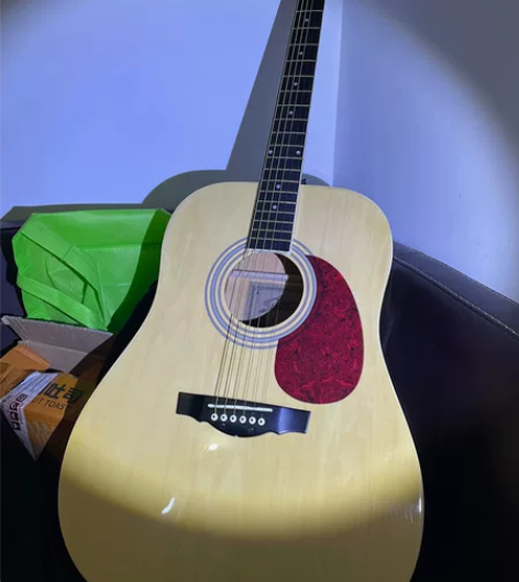 其他就不多说了，新手吉他，没有牌子，可以作...