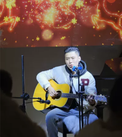 成都民谣吉他家教，有意者联系，也可网课教学...