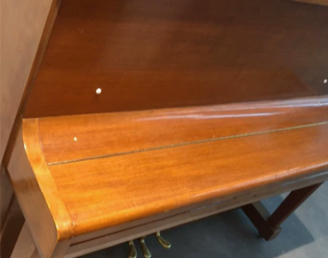 自有一台闲置钢琴 低价处理 包两次钢琴调律...