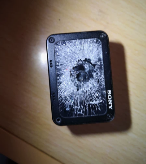 索尼黑卡rx0，除了屏幕和镜头是坏的（但还...