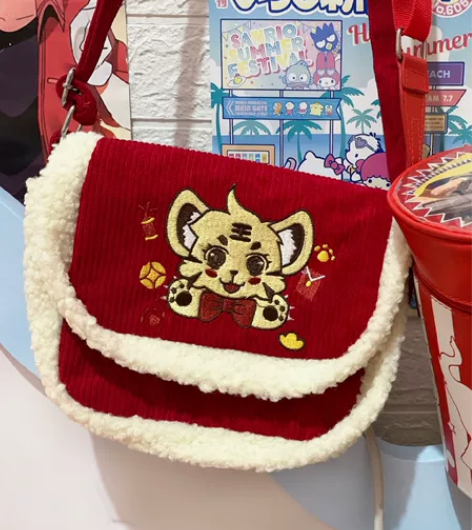 2022新款小众设计小年兽斜挎包女秋冬单肩...