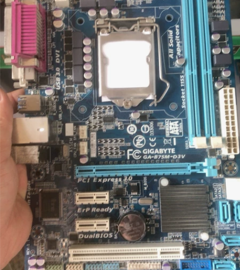 技嘉B75M-D3V B75M-D2V主板...