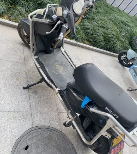 买的电瓶车、差不多9成新、电池还能跑50公...