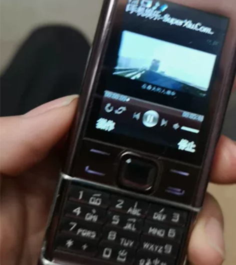 诺基亚8800，接听正常，开机按键掉了如图...