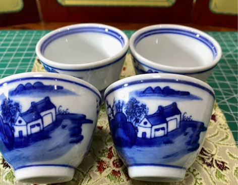 日本青花 酒杯茶杯 一共四客,全品相无底款...