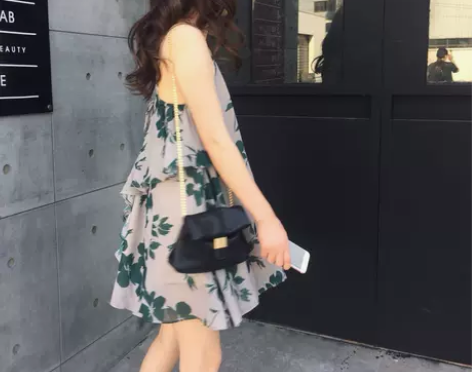 [转卖]夏海边度假碎花雪纺连衣裙女装吊带裙...
