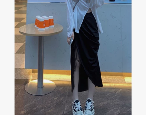 侧开叉缎面半身裙女夏季设计感小众抽褶包臀一...