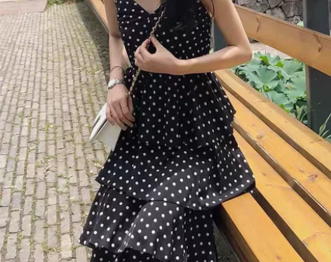 经典波点蛋糕裙，秋冬季大衣必备内搭，冷了里...