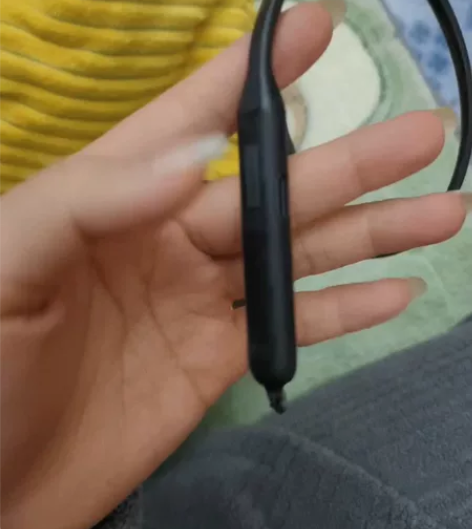 一加云耳二,运动耳机,盒子在,里面红色包装...