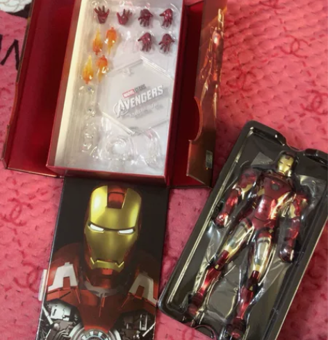 钢铁侠手办在天津爱琴海买的保证正品179买...