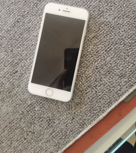苹果8  国行64G  成色不错，功能全好...