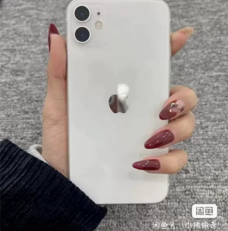 苹果iphone 11 128G，白色，成...