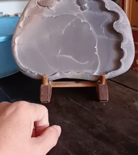 端砚，石质好，随形雕刻荷趣，整体荷叶造型，...