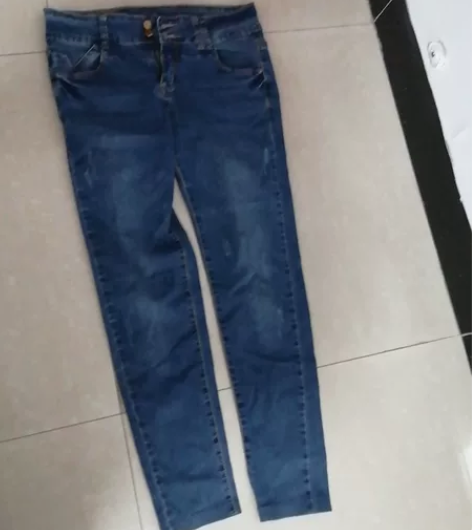 牛仔裤全新未穿 裤子弹性很大感觉买大了