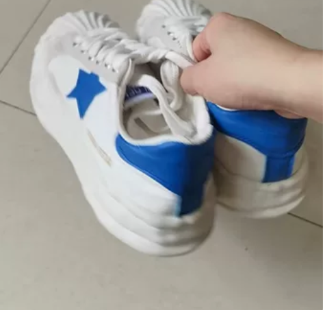 百搭帆布鞋  上脚效果很好  买来就试穿了...