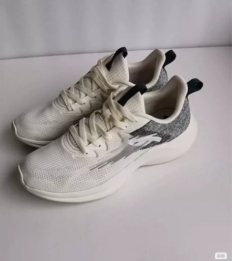 安踏43码安踏透气轻便运动鞋跑鞋，无瑕疵，...