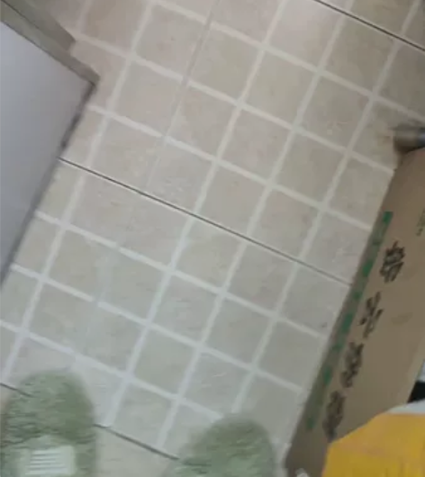 匡威 专柜正品，不是布面料 感兴趣的话点“...
