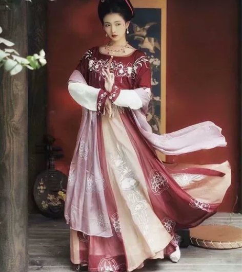 42【耀春】花瑶归 M码，仅试穿如图礼盒装