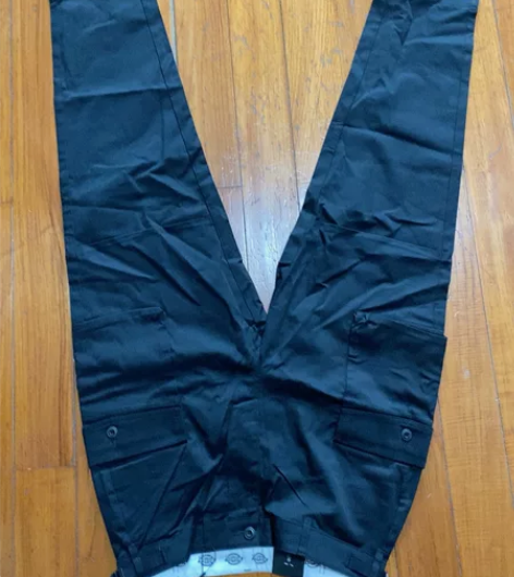 dickies男士黑色棉布休闲裤，版型较大...