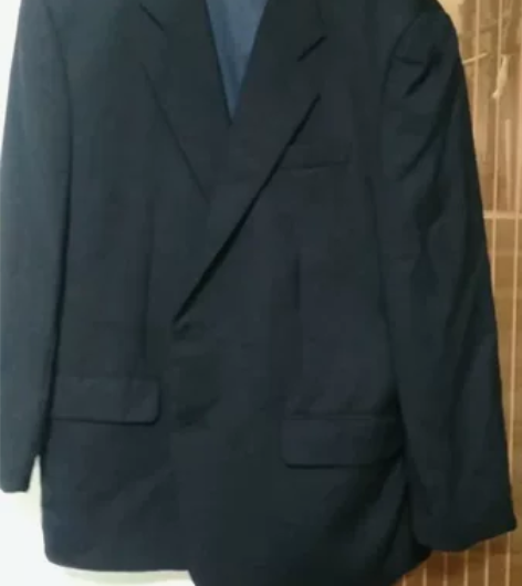 藏蓝色男士西服。春秋款。9成新，原价。38...